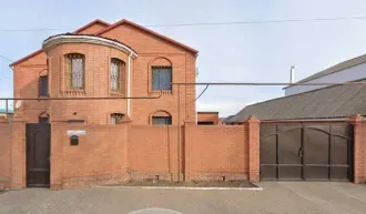 Дом 238,5 кв.м, гараж 66,8 кв.м и земельный участок 698 кв.м в Элисте. Земельный участок кадастровый номер 08:14:030209:135, площадью 698 кв.м, земли населенных пунктов, для индивидуального жилищного строительства, адрес Республика Калмыкия, г. Элиста, ул. Сяяхн Тенгр, д. 24. Вид права…