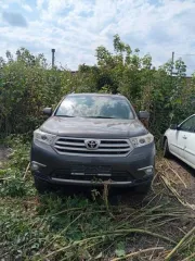 Toyota Highlander, 2011 года, 273 лс, АКПП, легковой автомобиль, марка TOYOTA, модель HIGHLANDER, год изготовления 2011, VIN JTEES42A302176800, цвет кузова серый, мощность двигателя 273 л.с. Двигатель снят с автомобиля (фотографии прилагаются), имеются другие технические неполадки.