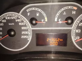 Транспортное средство FIAT 178CYNIA Albea, VIN XU3178000BZ144814, рег.номер O165ТС116 , год выпуска 2011 Транспортное средство на ходу, пригодна к эксплуатации, пробег 243 662 км. 
Государственный регистрационный знак: рег.номер O165ТС116 
Год выпуска: 2011 
Мощность двигателя: 77,60 л.с. 
VIN…