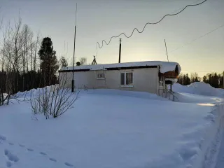 Сооружение: База ГСМ, кадастровый номер: 86:07:0000000:889, площадь застройки 822 кв.м., адрес: ХМАО Югра, Октябрьский р н, пгт Андра, мкр н Спортивный, строен.9а,  которая состоит: 1 . из территории хранения нефтепродуктов, которая включает:   емкости по 2000л.  2шт.     емкости 400л.  1шт.    …