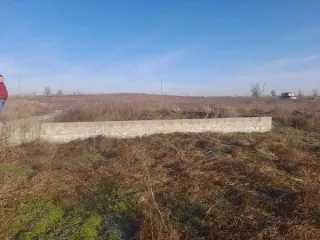 Земельный участок, площадь 798 +/- 10 кв.м, кадастровый номер 26:07:040201:99,  адрес: Ставропольский край, Грачевский район, с. СТАРОМАРЬЕВКА, ул. Вишневая, 7. Заложенное имущество должника Кустовой О.В.: земельный участок, категория земель: земли населенных пунктов, виды разрешенного…