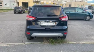 Ford Kuga 2014 года выпуска, VIN Z6FAXXESMAES16178, государственный номер М910СВ29, номер кузова Z6FAXXESMAES16178, объем двигателя 1596 куб. см, мощность двигателя 110 кВт/150 л.с. Состояние: вмятина в районе государственного знака, царапина вдоль передней левой двери.