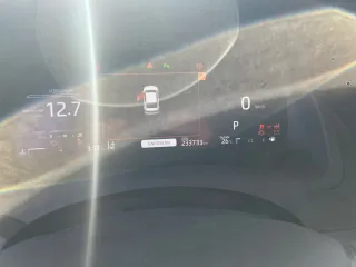 Toyota Camry 2023. VIN-номер LVGBC74K9PG647242, имущество в залоге ПАО "Совкомбанк". Транспортное средство на ходу, в рабочем состоянии. Отсутствует передний бампер. Отсутствуют щетки стеклоочистителя (дворники). Ознакомление с имуществом производится по адресу: Волгоградская область, г. Волгоград…