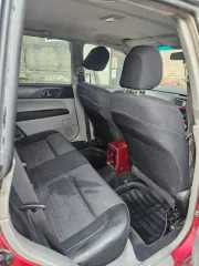 Subaru Forester 2002 года, 220 л.с., пробег 258322 км, полный привод, АКПП. Кузов SG5002107. Недостатки: автомобиль участвовал в ДТП, повреждены правая передняя фара, передний бампер, планка под передней правой фарой, решетка радиатора, возможны скрытые повреждения.