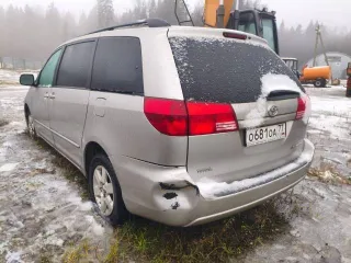 Toyota Sienna 2004 года, 218 л.с., пробег 100000 км, АКПП. Легковой автомобиль Toyota Sienna LE, 2004 г.в., VIN 5TDZA23C74S113839.
