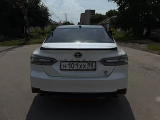 Toyota Camry 2021 года, 249 лс, 253400 км, АКПП, гос.рег.знак Н101ХХ98, VIN XW7BZ3HK60S116340, 2021г.в., мощность двиг., л.с. (кВт): 248,8 (183), цвет: белый перламутр с черной крышей.