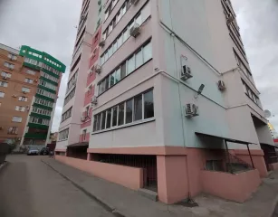 Жилое помещение (квартира) - 44.2 кв. м, кадастровый номер 63:01:0807008:1003, 
Адрес: г. Самара, ул. Братьев Коростелевых, д. 66А, кв. 50, 
Ограничения и обременения: без внутренней отделки (отсутствует сантехническое оборудование, разводки электрики по квартире), в квартире третьи лица не…