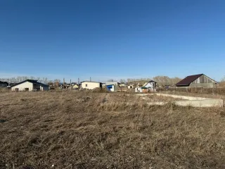Земельный участок 1010 кв.м и дом 74,46 кв.м, Барнаул, Алтайский край. Земельный участок, расположенный по адресу: Российская Федерация, Алтайский край, г. Барнаул, п. Центральный, ул. Ярославская, дом 12, площадь 1010, уточненная площадь, погрешность 22.0 кв.м, категория: земли населенных пунктов…