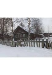 Дом с участком в Ленинградской области: 1/2 доля дома (площадь 66.09 кв.м) и 1/2 доля земельного участка, а также ещё 1/2 доля дома и 1/2 доля земельного участка, плюс 1/2 доля в земельном участке (КН 47:05:0702001:31, площадь 1200 кв.м) по адресу: Ленинградская область, Подпорожский муниципальный…