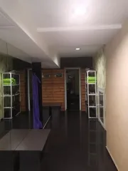 Нежилое помещение (спортзал) площадью 383,9 кв.м, кадастровый №24:50:0100215:412, расположенное по адресу: Красноярский край, г. Красноярск, ул. Елены Стасовой, дом 21, пом.43. Обременения: запреты судебного пристава исполнителя на регистрационные действия. Общая площадь: 383.9. Вид ограничений и…