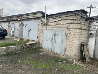 Нежилое помещение (гаражный бокс 203) 27.9 кв.м, Волгоградская область, г. Волгоград, кадастровый номер – 34:34:020056:419, расположенное по адресу: Волгоградская область, г. Волгоград, ПАГО № 4 «Транспортник», гаражный бокс 203. Совместная собственность супругов. Не является предметом залога.