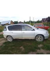 Toyota Ipsum 1996 года, белый цвет. VIN-номер кузова: SXM100016910. Двигатель бензиновый, объем 1998 см³, мощность 140 л.с. (103 кВт). ПТС 54 PA 149249, госномер А239МС154. Максимальная разрешенная масса 1450 кг, снаряженная масса 940 кг. Производство Япония.