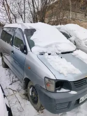 Toyota Town Ace Noah 1996 года, государственный регистрационный знак К709РК27, ПТС 25ТТ 117571. Номер кузова CR500026644, номер двигателя 3868561, цвет серый. Автомобиль не на ходу. Отсутствуют: навесной двигатель, генератор, гидроусилитель, КПП, раздаточная коробка, карданный вал передний и задний.