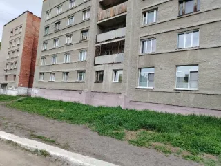Нежилое помещение общей площадью 13,4 кв.м, кадастровый номер: 42:24:0201002:4238, расположенное по адресу: г. Кемерово, ул. Тухачевского, 38Б. Расположено в многоквартирном жилом 5-этажном доме, этаж –1, вход через подъезд. Материал стен – кирпич.