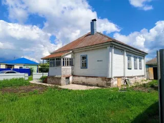 Жилой дом площадью 68,7 кв. м, кадастровый номер 36:01:0010440:23, земельный участок площадью 740 кв. м, кадастровый номер 36:01:0010440:11, расположенные по адресу: Воронежская область, Аннинский район, пгт Анна, ул. 50 лет Октября, д. 16. Количество этажей: 1 Назначение здания: жилой дом…