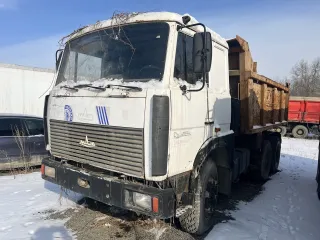 Грузовой самосвал МАЗ 551605 230 024, идентификационный номер  VIN  Y3M55160550005636 Грузовой самосвал МАЗ 551605 230 024, идентификационный номер  VIN  Y3M55160550005636, Цвет белый, год выпуска 2005. Тех. описание: Отсутствует рег. знак, АКБ, комплект ключей. Имеются повреждения лакокрасочного…