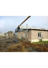 1/4 доли дома и участка, Саратовская обл., Новоалександровка: 1/4 доля дома и 1/4 доля земельного участка в Саратовской обл., еще 1/4 доля дома и 1/4 доля земельного участка в Саратовской обл., еще 1/4 доля в праве на жилое здание, площадь: 101,6 кв.м., кадастровый номер: 64:01:060202:81, и 1/4…