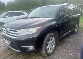 Автомобиль легковой Toyota Highlander, 2010 г.в., VIN JTEES42AX02169116, имущество в залоге у АО  Альфа Банк 