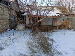 Дом 45,6 кв.м. и земельный участок 2300 кв.м., Ставропольский край, р-н Труновский, с Подлесное, ул Октябрьская, дом 103. Земельный участок, площадь 2300 кв.м., кадастровый (условный) номер: 26:05:010509:3, вид собственности: индивидуальная, и Здание, площадь 45.6 кв.м., назначение: Жилое…