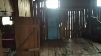 Дом, площадью 33,4 кв.м., кадастровый номер: 18:12:051067:255, расположенный на земельном участке, площадью 1 127 кв.м., кадастровый номер: 18:12:051067:19, адрес: Российская Федерация, Респ. Удмуртская, Кезский р-н, п. Кез, ул. Азина, д. 10, кв. 2