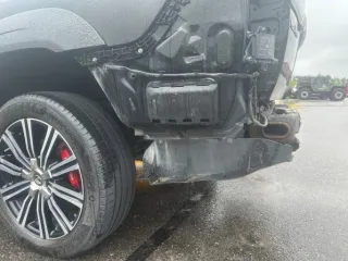 Lexus LX 570 VIN: JTJHY00WX04279138