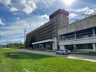 Здание, назначение: нежилое (гостиница), кад номер: 50:60:0020103:58; Площадь общая 9 365,4 кв. м
Здание, назначение: нежилое (проходная), кад номер: 50:60:0020103:55; Площадь общая 7,7 кв. м
Помещение, назначение: нежилое (теплица), кад номер: 50:60:0020103:92; Площадь 666,9 кв. м
Сооружение…