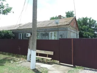 Квартира 60,8 кв.м и земельный участок 830,7 кв.м, Ставропольский край. Квартира, кадастровый номер 26:20:040306:435, этаж 1, адрес: Ставропольский край, Буденновский район, с. Толстово-Васюковское, ул. Юбилейная, д. 24, кв. 2. Земельный участок, кадастровый номер 26:20:040306:207, адрес ориентира…