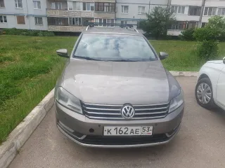 Volkswagen Passat 2011 года, VIN WVWZZZ3CZBE349697. Цвет серо-коричневый, ПТС 23УЕ063086, госномер К162АЕ53. Произведен в Германии. Двигатель бензиновый, модель CDG, номер 020712, мощность 150 л.с. (110.33 кВт), объем 1390 куб.см. Кузов WVWZZZ3CZBE349697, экологический класс 5. Максимальная масса…