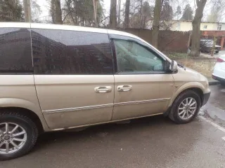 Dodge Caravan, 2004 Dodge Caravan, 2004 года, 150 лс, 253818 км еще DODGE CARAVAN SЕ, 2004 г.в., vin 1D4GP25B05B197007. Тех. состояние - на ходу, 253к пробег, Двигатель 2.4l коробка автомат. Двигатель и коробка работают отлично. Руливая рейка после переборки.заменены- передние рычаги, рулевые тяги…