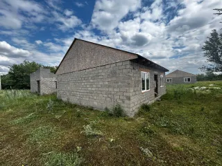 Строительство 98.5 м², участок 583 м², Оренбургская область Объект незавершенного строительства, площадью застройки 98,5 кв. м, с кадастровым номером 56:47:0000000:1738, и земельного участка, общей площадью 583 +/- 8 кв. м, с кадастровым номером 56:47:0000000:1142, расположенных по адресу…