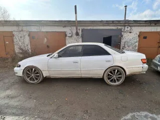 Toyota Mark II 1996 года выпуска. Годные остатки легкового автомобиля. VIN отсутствует, кузов № GX1056006434. Не стоит на учете в ГИБДД, находится в г. Южно-Сахалинск.