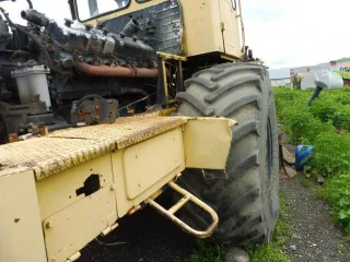 Трактор К-701, 1990 года, желтый, госномер КН 3517 23. Произведена замена всех мостов, полурамы и коробки. По стс номер двигателя и заводской номер машины отсутствует, а по факту номера есть. Все риски, связанные с дальнейшей регистрацией, постановкой на учет в органах ГИБДД и Гостехнадзора…