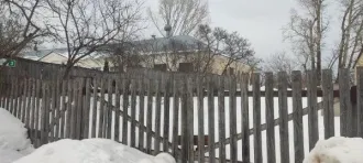 Земельный участок 1154 кв.м с зданием архива 181,3 кв.м, Кировская область. Земельный участок общей площадью 1 154 кв.м. с кадастровым номером: 43:42:000006:37 с расположенным на нем объектом федерального имущества – здание архива общей площадью 181,3 кв.м. с кадастровым номером: 43:42:000006:140…