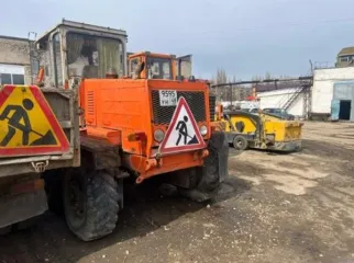 Автогрейдер ГС-14.02 2004 года выпуска. Содержится в информационном сообщении о проведении аукциона в электронной форме по продаже автотранспортных средств. Марка: Автогрейдер. Год выпуска: 2004. Модель: ГС-14.02. VIN (заводской) номер: 040167(156).