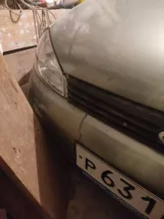 Lada Kalina, 2010 г.в., VIN XTA111730A0052527. Не на ходу. Битая: правое крыло и дверь. Клееный передний бампер, не держит с одной стороны крепление бампера. С водительской стороны не работает стеклоподъёмники, заедает рычаг переключения скоростей. Не работает печка. Эксплуатировалась для перевозки…