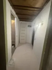 Квартира, 20,4 кв.м, 1 комн., Санкт-Петербург, с кадастровым номером: 78:15:0008014:1490, расположенная по адресу: Российская Федерация, г. Санкт-Петербург, ул. Калинина, д.10, корп. литера А, кв. 26. Имущество обременено залогом ПАО Сбербанк.