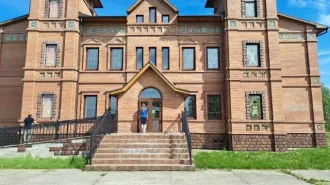 Объект незавершенного строительства площадью 624.6 кв.м и земельный участок площадью 7155 кв.м в Ярославской области, Переславский район, сельское поселение Копнинское, деревня Святово. Земельный участок кадастровый номер 76:11:091601:54, вид разрешенного использования: учреждения культуры и…