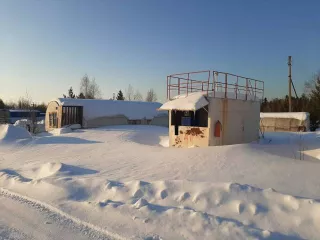 База ГСМ, кадастровый номер: 86:07:0000000:889, площадь застройки 822 кв.м., адрес: ХМАО-Югра, Октябрьский р-н, пгт Андра, мкр-н Спортивный, строен.9а. Сооружение состоит из территории хранения нефтепродуктов, включающей емкости 2000л (2шт.), 400л (1шт.), 200л (1шт.), сторожку (1шт.), а также АЗС…