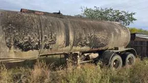 Прицеп лесовоз 2ПТС-9. Крайнее неудовлетворительное состояние близкое к "условно пригодному". Требует восстановления и проведения капитального ремонта основных агрегатов и узлов. Восстановление требует значительных затрат. Внешний вид неудовлетворительный. Имущество неоднократно подвергалось…