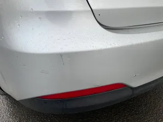 Kia Cerato 2015 года выпуска, VIN: XWEFX411BF0008409, автомобиль в хорошем техническом состоянии, двигатель работает без нареканий. Коробка АКПП требует внимания, пинки при переключении передач. Лакокрасочное покрытие требует внимания, сколы, царапины. Ходовая часть также требует внимания.