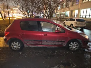 Peugeot 307 2006 Легковой автомобиль хэтчбек VIN VF33CNFUL84785557 Год выпуска 2006 Кузов VF33CNFUL84785557 Модель двигателя NFU10FX6NPSA 3076207 Цвет Красный Тип двигателя Бензиновый Мощность 109 л.с. 80 кВт Объем 1587 куб. см ПТС 51 УТ 730469 СТС 99 42 948972