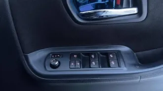Toyota Voxy, 2015 года, 99 лс, 171000 км, АКПП. Неисправности: ошибка по датчику АБС (после замены ступицы); в январе 2026 перестала включаться магнитола (в морозы, подсветка рамки загорается, но магнитола не запускается); по кузову имеются сколы еще с Японии; крышка багажника перекрашена в 2024…