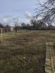 1/4 доли в жилом доме 33,5 кв.м, аренда земли 1368 кв.м, Волгоградская обл. Доля в праве на жилое здание, площадь: 33,5 кв.м., кадастровый номер: 34:37:010307:218, и право аренды на земельный участок, площадь: 1 368 кв.м., кадастровый номер: 34:37:010344:48, категория земель: земли населенных…