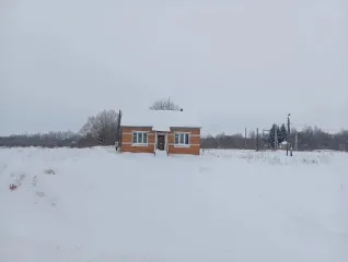 Основное строение 51,3 кв.м, земельный участок, Рязанская область, Михайловский район. Здание, кадастровый номер 62:08:0033201:17, адрес: Рязанская обл., Михайловский р-н, д. Павелково, площадь: 51,3 кв. м, назначение нежилое, наименование: основное строение, количество этажей 1, в том числе…