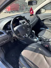 Renault Fluence 2014 года, 1.6 АТ, VIN: X7LLZL70F50543237. 2-х зонный климат-контроль. Биты правые двери, трещина на лобовом стекле. Все расходники менялись вовремя.