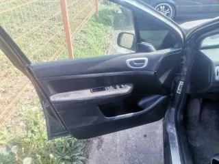 Автомобиль, Peugeot 307, 2007 г.в. VF33HNFUF84840462. Пробег 315000 по одометру, комплектация DSIG - климат, стеклоподъёмники все, АБС, панорамная крыша, Bluetooth, авто не на ходу - не заводится, причина неизвестна, кондиционер не работает, радиатор охлаждения основной течёт, машина давно стоит…