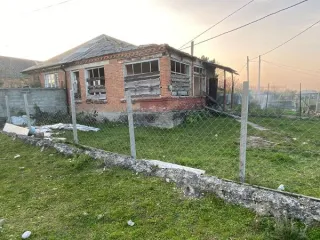 Нежилое здание площадью 73.7 кв.м с кадастровым номером 15:08:0090115:47, расположенное по адресу: РСО-Алания, Пригородный район, с. Сунжа, ул. Набережная, д.14. Земельный участок площадью 368 кв.м с кадастровым номером 15:08:0170180:158, расположенный по адресу: РСО-Алания, Пригородный район, с…