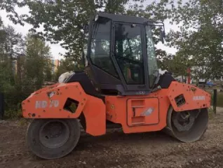 Каток Bomag BW219-4, 2019 г., заводской № (рамы) 861582758540, ГРЗ 1471ММ49. Местонахождение: Респ. Саха (Якутия), г. Олекминск, с. Авиапорт, ул. Кузьмина, д. 2.
