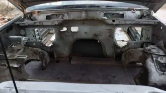 Land Rover Discovery II, 1999 года выпуска, демонтированный битый кузов и рама легкового универсала серебристого цвета, VIN SALLTGM94XA223020, ГРЗ Р783КХ761, ПТС 61 УМ 044560, СТС 99 28 780566.