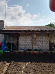 Жилое здание, кадастровый номер: 34:10:200001:458, адрес: обл. Волгоградская, р-н Камышинский, г. Петров Вал, ул. Речная, д. 25, площадь 122.1 кв. м., вид права доли: общая долевая 1/8. Данная сделка подлежит регистрации у нотариуса.